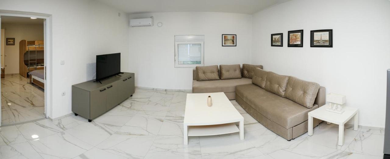 Reshkov Pool Apartments Gevgelija Bagian luar foto